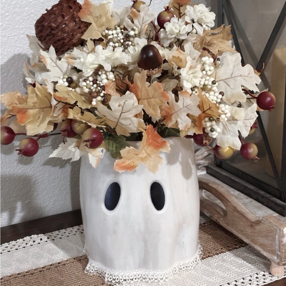 Halloween ghost floral decor